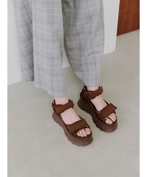 SNIDEL（スナイデル）の「ソフトスニーカーソールサンダル（サンダル・レディース・アイボリー/ブラック/ブラウン・S/M/L）」の3枚目の写真