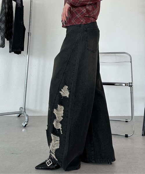 sedacle(セダクル)の「ワイドカーブダメージデニム(デニムパンツ・レディース・ブラック/ダークインディゴブルー・MEDIUM/SMALL)」の3枚目の写真