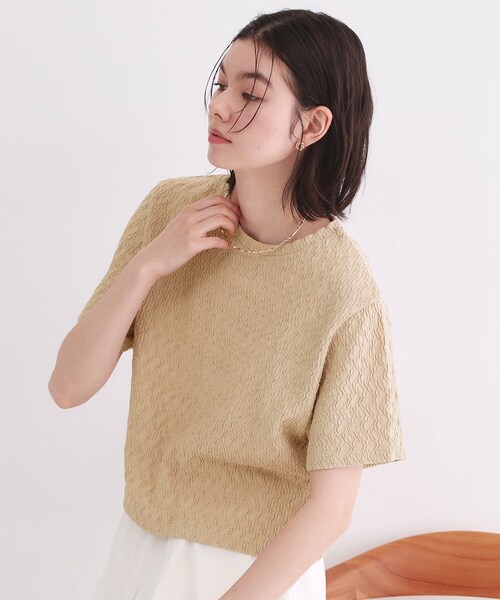 OPAQUE.CLIP(オペークドットクリップ)の「ふくれジャカードトップス【洗濯機洗い可】(Tシャツ/カットソー・レディース・ブラック/ベージュ/パープル/ホワイト・38/40)」の3枚目の写真