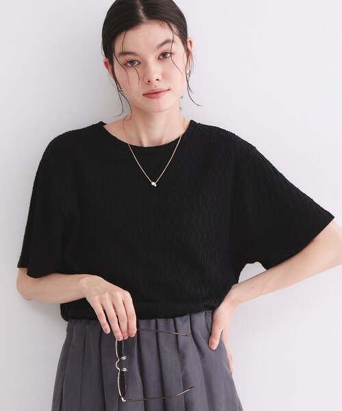 OPAQUE.CLIP(オペークドットクリップ)の「ふくれジャカードトップス【洗濯機洗い可】(Tシャツ/カットソー・レディース・ブラック/ベージュ/パープル/ホワイト・38/40)」の2枚目の写真
