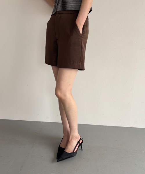 FUULLY STUDIO(フーリィーステューディオ)の「サテンショートパンツ/セットアップ(その他パンツ・レディース・ブラウン/チャコールグレー/ライトグリーン/アイボリー・FREE)」の7枚目の写真