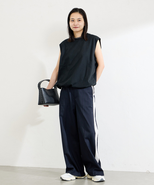 JOURNAL STANDARD(ジャーナルスタンダード)の「《追加2》シャーリングノースリーブTシャツ(Tシャツ/カットソー・レディース・ブラウン系その他/ブラック/ホワイト・FREE)」の8枚目の写真