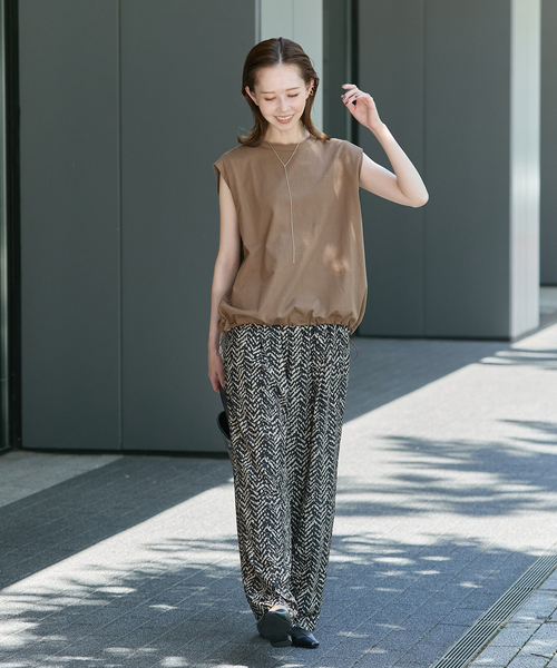 JOURNAL STANDARD(ジャーナルスタンダード)の「《追加2》シャーリングノースリーブTシャツ(Tシャツ/カットソー・レディース・ブラウン系その他/ブラック/ホワイト・FREE)」の12枚目の写真