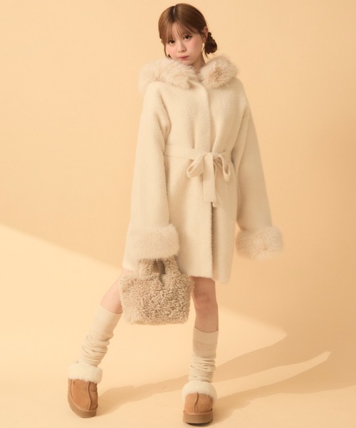 TITTY&CO.（ティティーアンドコー）の「ファー付きロングコート（その他アウター・レディース・ベージュ/ブラック/アイボリー・FREE）」の7枚目の写真