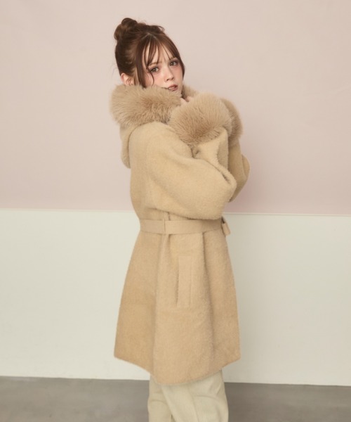 TITTY&CO.（ティティーアンドコー）の「ファー付きロングコート（その他アウター・レディース・ベージュ/ブラック/アイボリー・FREE）」の10枚目の写真