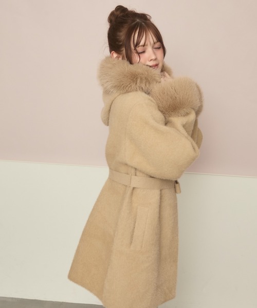 TITTY&CO.（ティティーアンドコー）の「ファー付きロングコート（その他アウター・レディース・ベージュ/ブラック/アイボリー・FREE）」の19枚目の写真