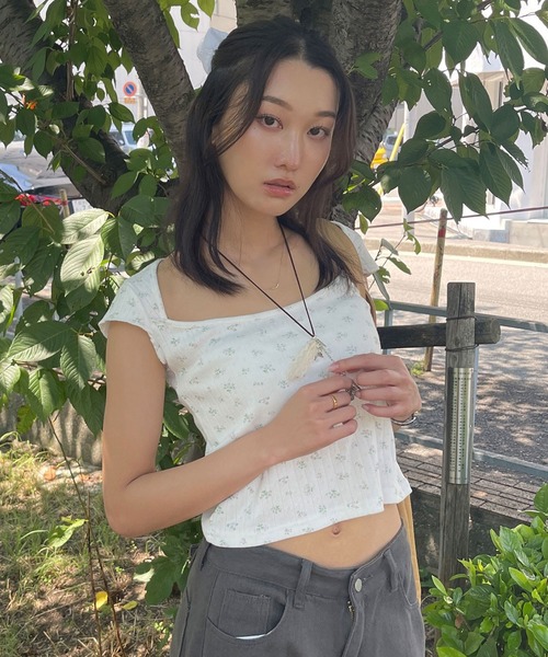 UNE MANSION(ユヌマンション)の「【UNE ORIGINAL】フラワーフレンチスリーブトップス(Tシャツ/カットソー・レディース・ネイビー/アイボリー・FREE)」の10枚目の写真