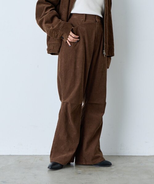 Kastane（カスタネ）の「【UNISEX/2サイズ展開/SETUP対応】コーデュロイニータックパンツ（その他パンツ・レディース・ブラウン/ネイビー・2/1）」の4枚目の写真