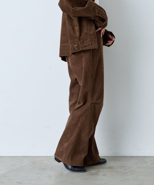 Kastane（カスタネ）の「【UNISEX/2サイズ展開/SETUP対応】コーデュロイニータックパンツ（その他パンツ・レディース・ブラウン/ネイビー・2/1）」の5枚目の写真