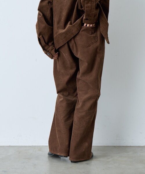 Kastane（カスタネ）の「【UNISEX/2サイズ展開/SETUP対応】コーデュロイニータックパンツ（その他パンツ・レディース・ブラウン/ネイビー・2/1）」の6枚目の写真