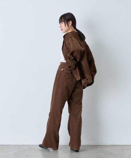 Kastane（カスタネ）の「【UNISEX/2サイズ展開/SETUP対応】コーデュロイニータックパンツ（その他パンツ・レディース・ブラウン/ネイビー・2/1）」の9枚目の写真