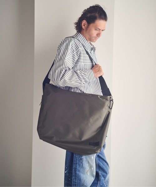 ADAM PATEK(アダムパテック)の「ADAMPATEK/water repellent shoulder big bag 2nd/撥水ショルダービッグバッグ(ショルダーバッグ・メンズ・ブラック/ネイビー/カーキ/グレー系・FREE)」の4枚目の写真