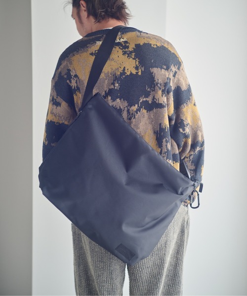 ADAM PATEK(アダムパテック)の「ADAMPATEK/water repellent shoulder big bag 2nd/撥水ショルダービッグバッグ(ショルダーバッグ・メンズ・ブラック/ネイビー/カーキ/グレー系・FREE)」の2枚目の写真