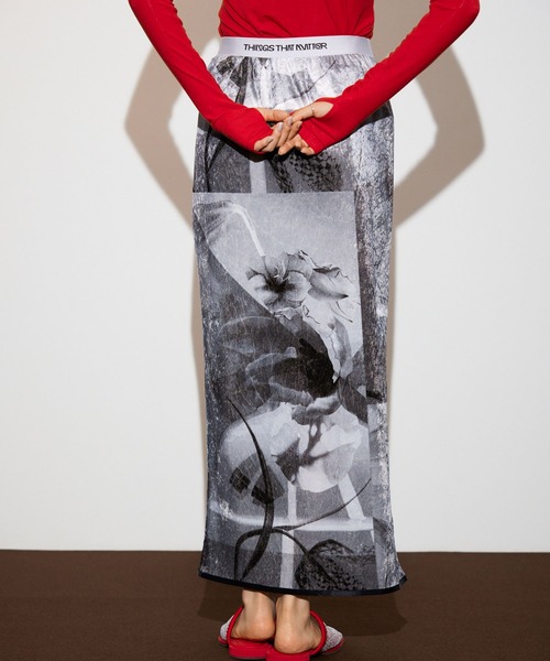 THINGS THAT MATTER（シングス ザット マター）の「PRE-SENT PRINT VELOUR NARROW SKIRT / プレセントプリントベロアナロースカート（スカート・レディース・マルチ/ブラック・1/2）」の4枚目の写真