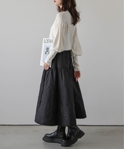 AMELY(エミリー)の「バルーンスリーブモックネックニット(ニット/セーター・レディース・ホワイト/ブラック/ブラウン/グレイッシュベージュ/グレー/ブルー・フリー)」の7枚目の写真