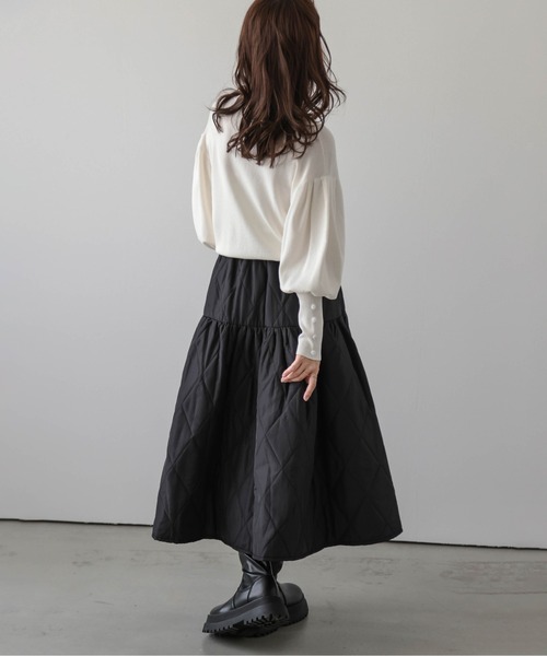 AMELY(エミリー)の「バルーンスリーブモックネックニット(ニット/セーター・レディース・ホワイト/ブラック/ブラウン/グレイッシュベージュ/グレー/ブルー・フリー)」の8枚目の写真