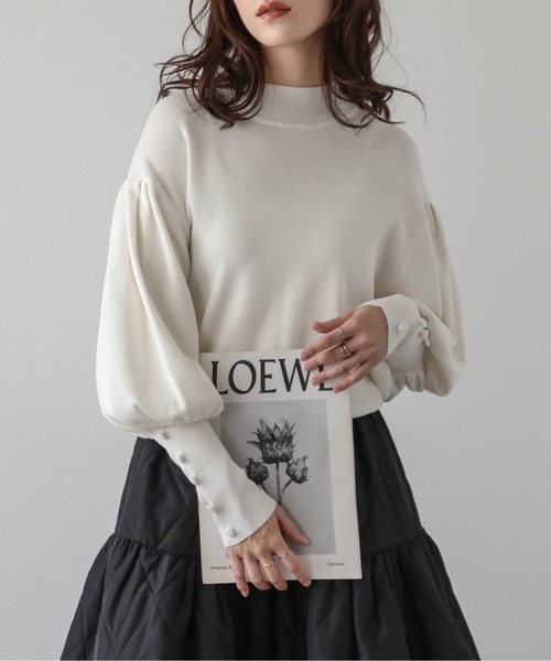 AMELY(エミリー)の「バルーンスリーブモックネックニット(ニット/セーター・レディース・ホワイト/ブラック/ブラウン/グレイッシュベージュ/グレー/ブルー・フリー)」の9枚目の写真