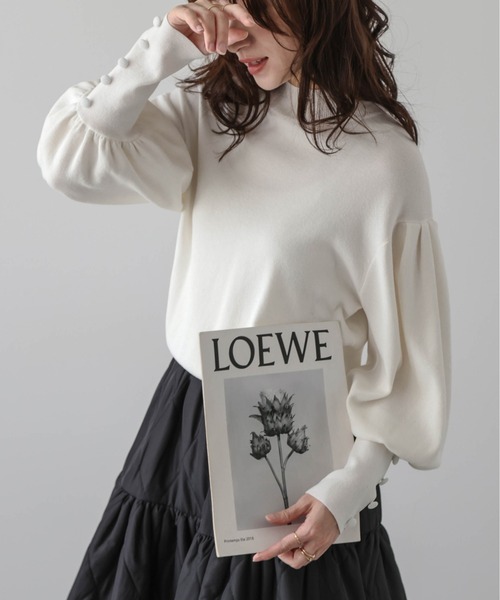AMELY(エミリー)の「バルーンスリーブモックネックニット(ニット/セーター・レディース・ホワイト/ブラック/ブラウン/グレイッシュベージュ/グレー/ブルー・フリー)」の11枚目の写真