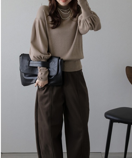 AMELY(エミリー)の「バルーンスリーブモックネックニット(ニット/セーター・レディース・ホワイト/ブラック/ブラウン/グレイッシュベージュ/グレー/ブルー・フリー)」の22枚目の写真