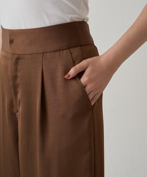 LOUNGEDRESS（ラウンジドレス）の「ワイドベルトサテンパンツ 2nd（その他パンツ・レディース・アイボリー/ブラウン・SMALL/MEDIUM）」の4枚目の写真