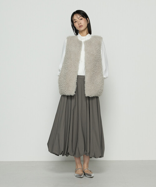 K.T KIYOKO TAKASE（キヨコタカセ）の「シープボア調 フェイクファージレ（ベスト・レディース・チャコール/ライトグレー・9号）」の3枚目の写真