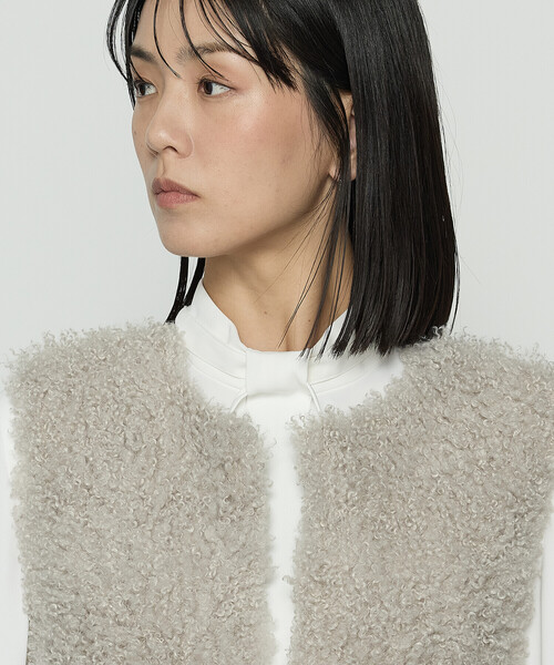 K.T KIYOKO TAKASE（キヨコタカセ）の「シープボア調 フェイクファージレ（ベスト・レディース・チャコール/ライトグレー・9号）」の12枚目の写真