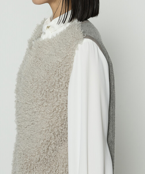 K.T KIYOKO TAKASE（キヨコタカセ）の「シープボア調 フェイクファージレ（ベスト・レディース・チャコール/ライトグレー・9号）」の13枚目の写真