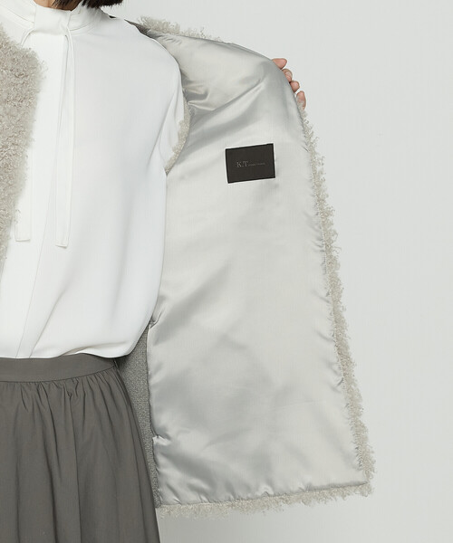 K.T KIYOKO TAKASE（キヨコタカセ）の「シープボア調 フェイクファージレ（ベスト・レディース・チャコール/ライトグレー・9号）」の16枚目の写真