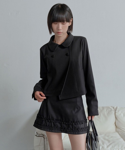 UNE MANSION（ユヌマンション）の「【UNE ORIGINAL】ラウンドカラーユニークフロントボタンダブルジャケット（テーラードジャケット・レディース・グレー/ブラック/ネイビー・FREE）」の2枚目の写真