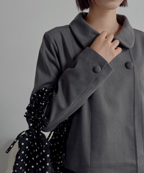 UNE MANSION（ユヌマンション）の「【UNE ORIGINAL】ラウンドカラーユニークフロントボタンダブルジャケット（テーラードジャケット・レディース・グレー/ブラック/ネイビー・FREE）」の6枚目の写真