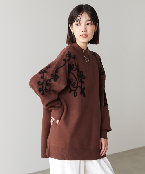 Bou Jeloud(ブージュルード)の「コード刺繍ハイネックチュニック(スウェット・レディース・ブラック/グレー/ブラウン・FREE)」の3枚目の写真