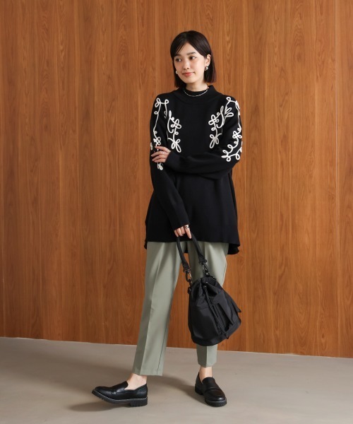 Bou Jeloud(ブージュルード)の「コード刺繍ハイネックチュニック(スウェット・レディース・ブラック/グレー/ブラウン・FREE)」の4枚目の写真