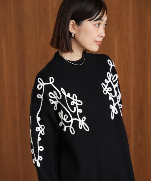 Bou Jeloud(ブージュルード)の「コード刺繍ハイネックチュニック(スウェット・レディース・ブラック/グレー/ブラウン・FREE)」の5枚目の写真