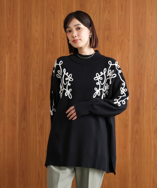 Bou Jeloud(ブージュルード)の「コード刺繍ハイネックチュニック(スウェット・レディース・ブラック/グレー/ブラウン・FREE)」の8枚目の写真