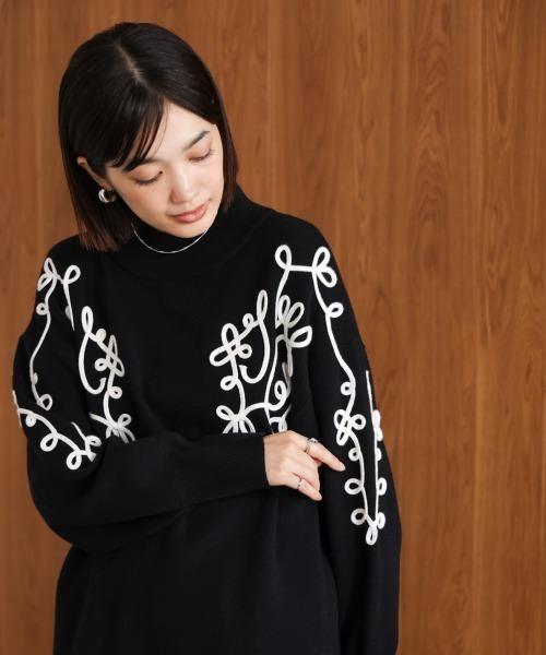 Bou Jeloud(ブージュルード)の「コード刺繍ハイネックチュニック(スウェット・レディース・ブラック/グレー/ブラウン・FREE)」の10枚目の写真