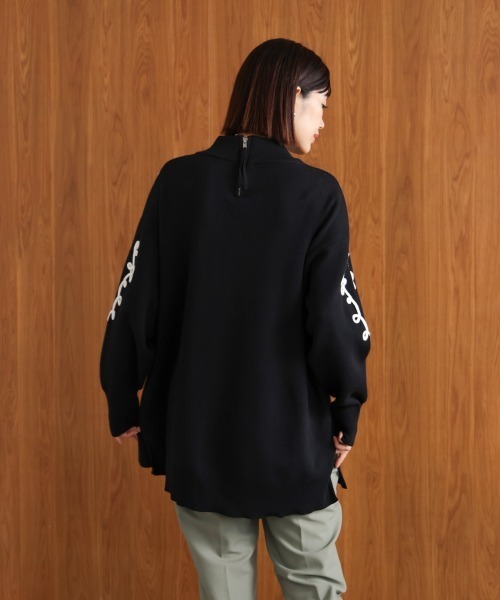 Bou Jeloud(ブージュルード)の「コード刺繍ハイネックチュニック(スウェット・レディース・ブラック/グレー/ブラウン・FREE)」の12枚目の写真