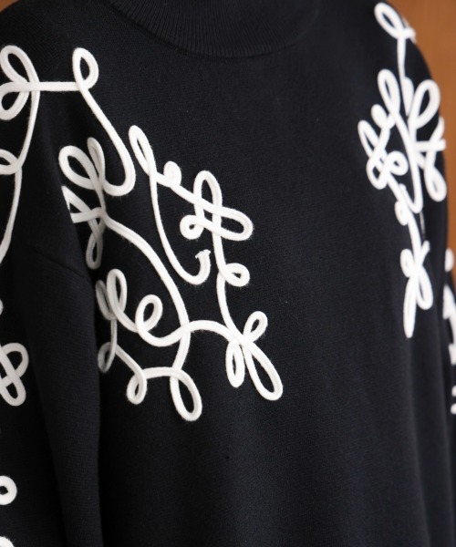 Bou Jeloud(ブージュルード)の「コード刺繍ハイネックチュニック(スウェット・レディース・ブラック/グレー/ブラウン・FREE)」の14枚目の写真