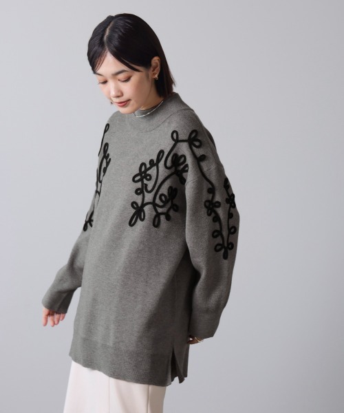 Bou Jeloud(ブージュルード)の「コード刺繍ハイネックチュニック(スウェット・レディース・ブラック/グレー/ブラウン・FREE)」の21枚目の写真