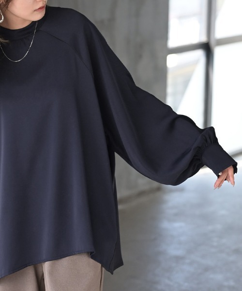 HUG.U（ハグユー）の「サテンライクバンドカラーブラウス（シャツ/ブラウス・レディース・ネイビー/ブラック・FREE）」の16枚目の写真