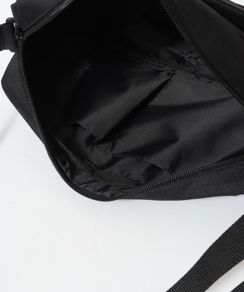 Admiral（アドミラル）の「Admiral エンブロロゴ横ショルダーバッグ（ショルダーバッグ・メンズ・ブラック×ブラック/ブラック×ホワイト・FREE）」の13枚目の写真