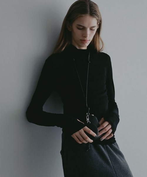 ETRE TOKYO（エトレトウキョウ）の「バーサタイルハイネックシアーロン