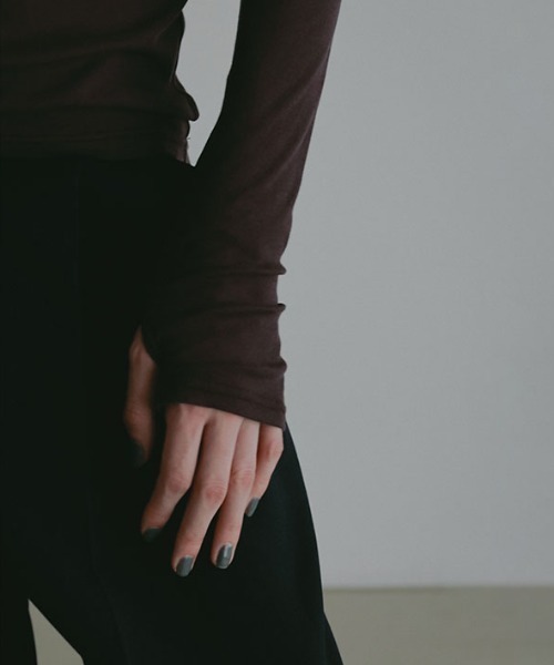 ETRE TOKYO（エトレトウキョウ）の「バーサタイルハイネックシアーロンTee（Tシャツ/カットソー・レディース・ブラック/ブラウン/アイボリー/グリーン/イエロー・FREE）」の9枚目の写真