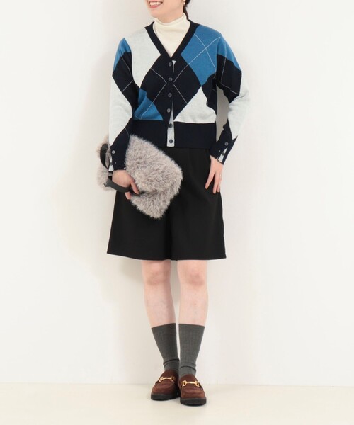 MICO COULIER（ミコクリエ）の「アーガイルジャガード Vネックカーディガン（カーディガン/ボレロ・レディース・ブルー系その他/グレー系その他・38）」の3枚目の写真