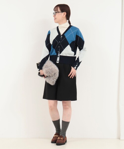 MICO COULIER（ミコクリエ）の「アーガイルジャガード Vネックカーディガン（カーディガン/ボレロ・レディース・ブルー系その他/グレー系その他・38）」の5枚目の写真