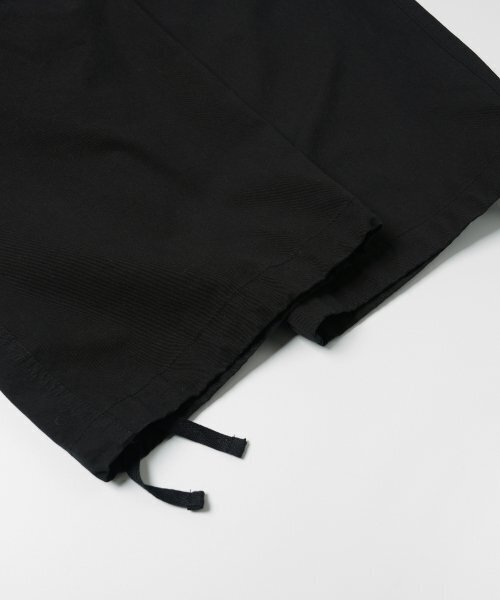 FRIZMWORKS(フリズムワークス)の「BANDING WIDE FATIGUE PANTS _ BLACK(その他パンツ・メンズ・その他・MEDIUM/LARGE/X-LARGE)」の7枚目の写真