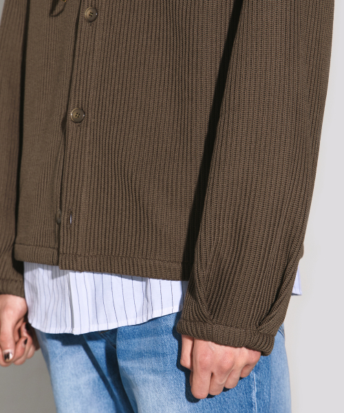 WESLEYHYUSTON(ウェズリーユーストン)の「Crew neck balloon sleeve cardigan dark brown(カーディガン/ボレロ・メンズ・その他・MEDIUM/LARGE)」の3枚目の写真