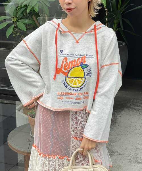 HELLO.SANFRANCISCO（ハローサンフランシスコ）の「【HELLO.SANFRANCISCO/ハローサンフランシスコ】フーディープリントパーカー（パーカー・レディース・ホワイト/レッド/グレー・ONE SIZE）」の3枚目の写真