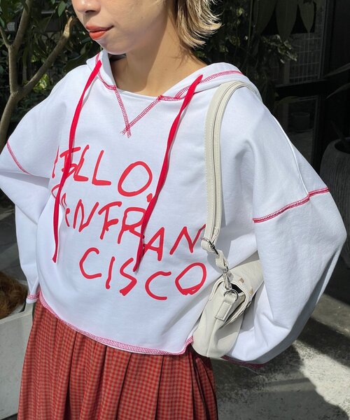 HELLO.SANFRANCISCO（ハローサンフランシスコ）の「【HELLO.SANFRANCISCO/ハローサンフランシスコ】フーディープリントパーカー（パーカー・レディース・ホワイト/レッド/グレー・ONE SIZE）」の6枚目の写真