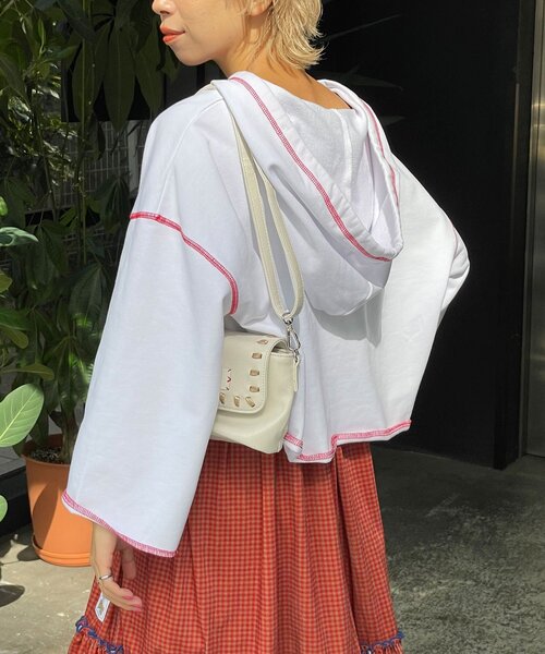 HELLO.SANFRANCISCO（ハローサンフランシスコ）の「【HELLO.SANFRANCISCO/ハローサンフランシスコ】フーディープリントパーカー（パーカー・レディース・ホワイト/レッド/グレー・ONE SIZE）」の7枚目の写真