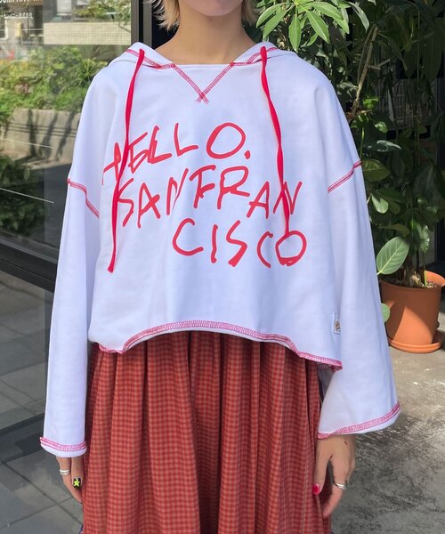 HELLO.SANFRANCISCO（ハローサンフランシスコ）の「【HELLO.SANFRANCISCO/ハローサンフランシスコ】フーディープリントパーカー（パーカー・レディース・ホワイト/レッド/グレー・ONE SIZE）」の12枚目の写真
